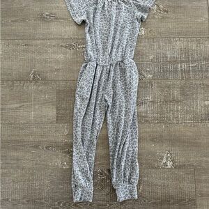 GAP Gray Floral Jumpsuit with Flutter Sleeves Girls’ Size Small